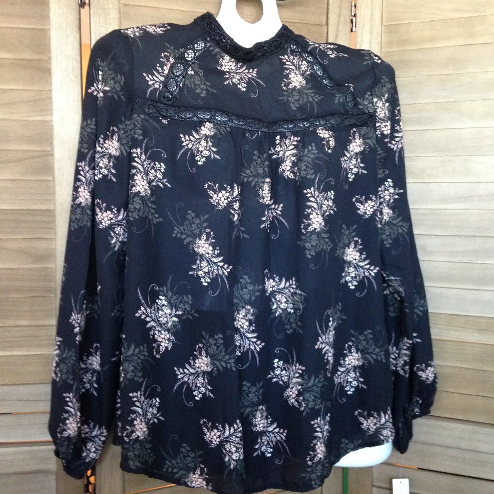 Cute and Sweet Long Sleeves Top in Black and Blush Floral